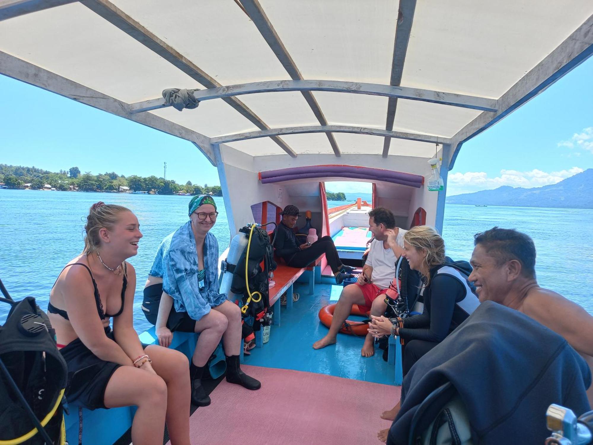 4 Sisters Divers Bunaken Buitenkant foto