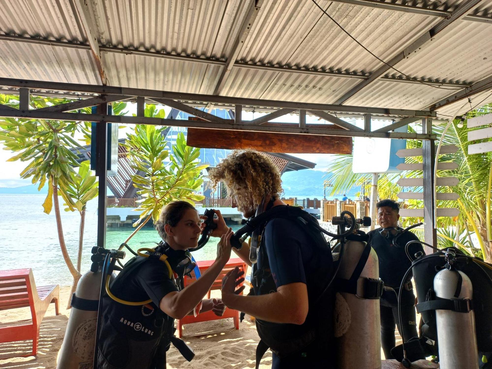 4 Sisters Divers Bunaken Buitenkant foto