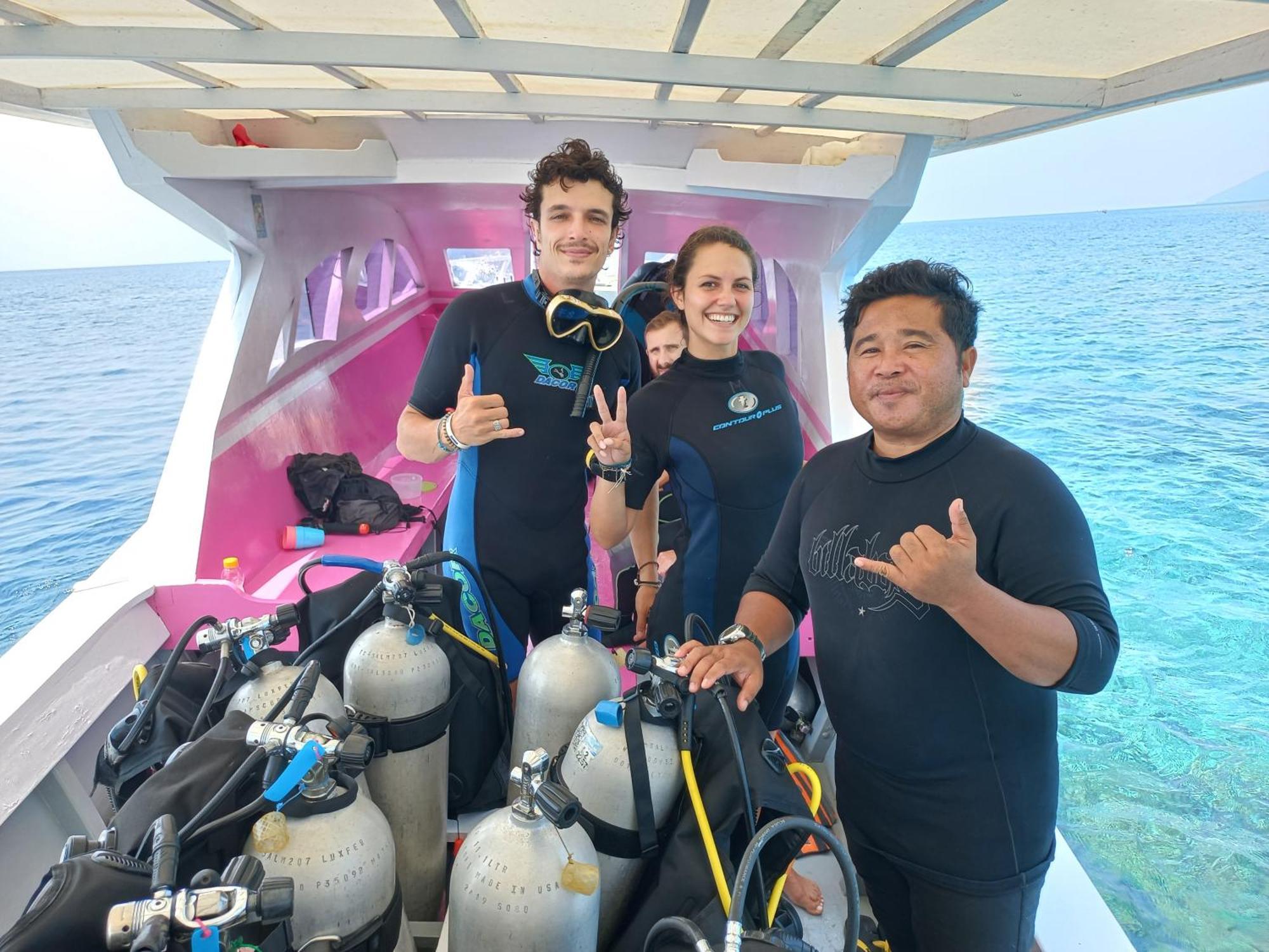 4 Sisters Divers Bunaken Buitenkant foto