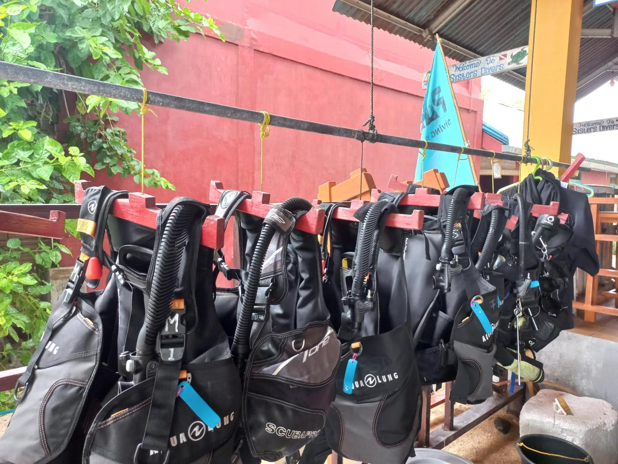 4 Sisters Divers Bunaken Buitenkant foto