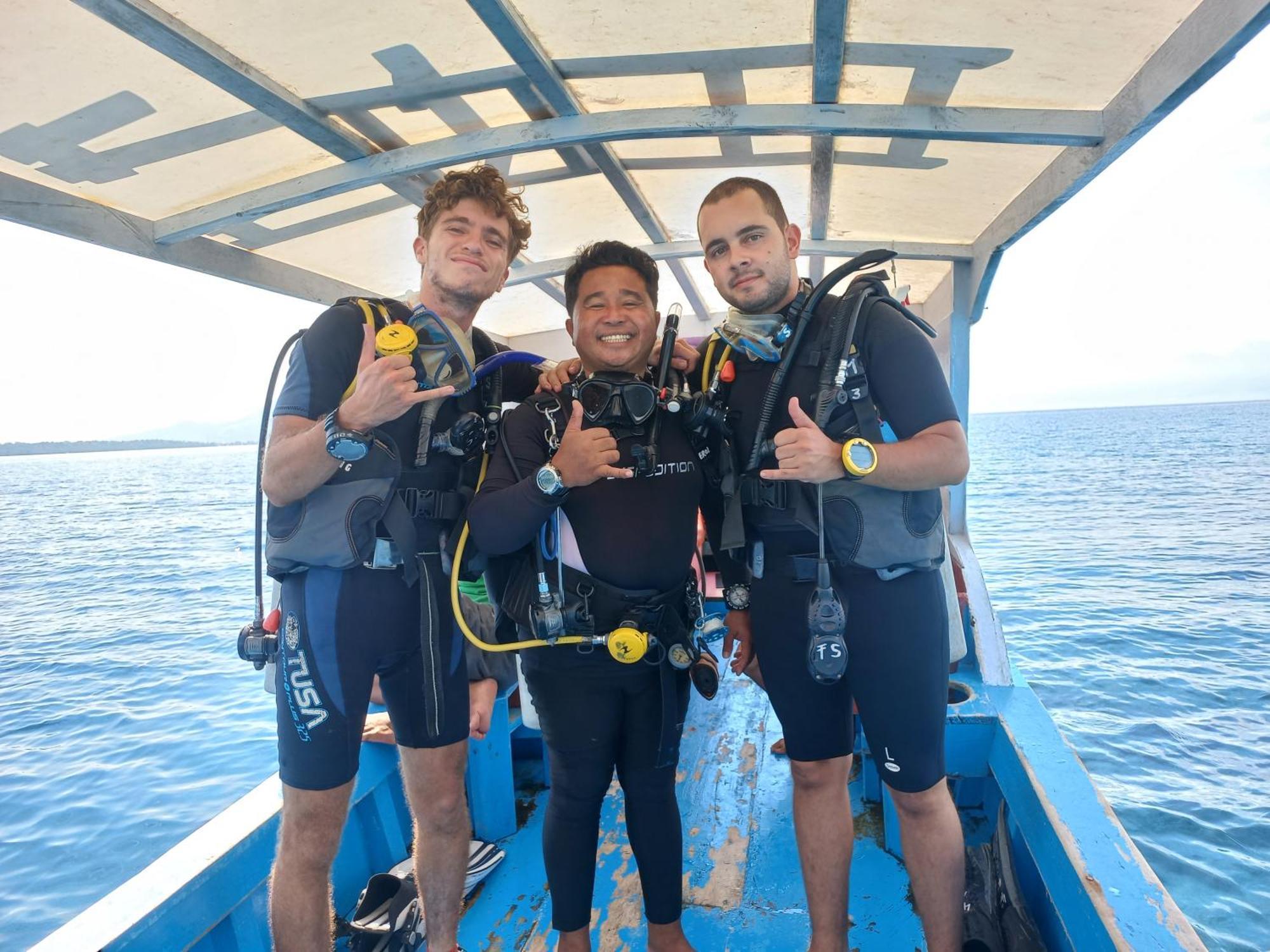 4 Sisters Divers Bunaken Buitenkant foto
