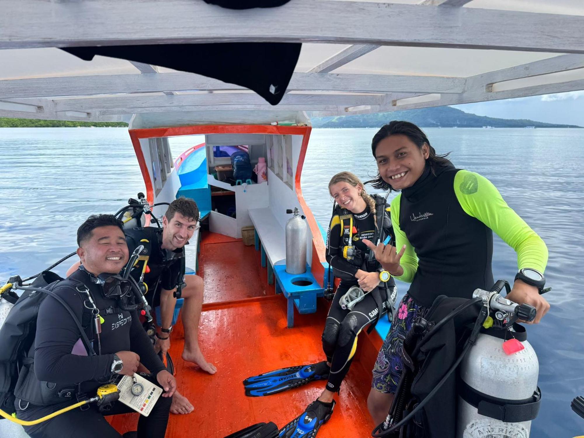 4 Sisters Divers Bunaken Buitenkant foto