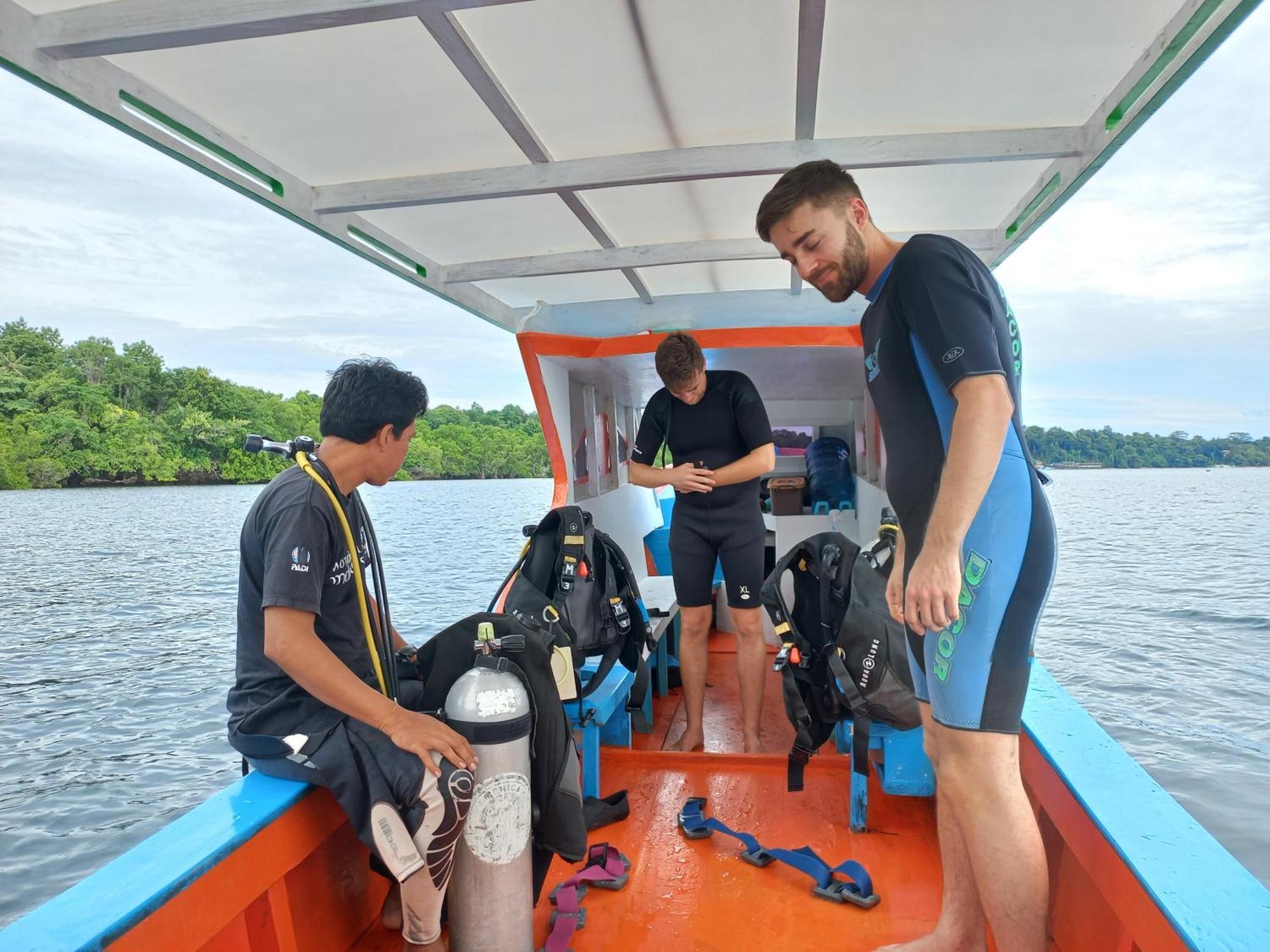 4 Sisters Divers Bunaken Buitenkant foto